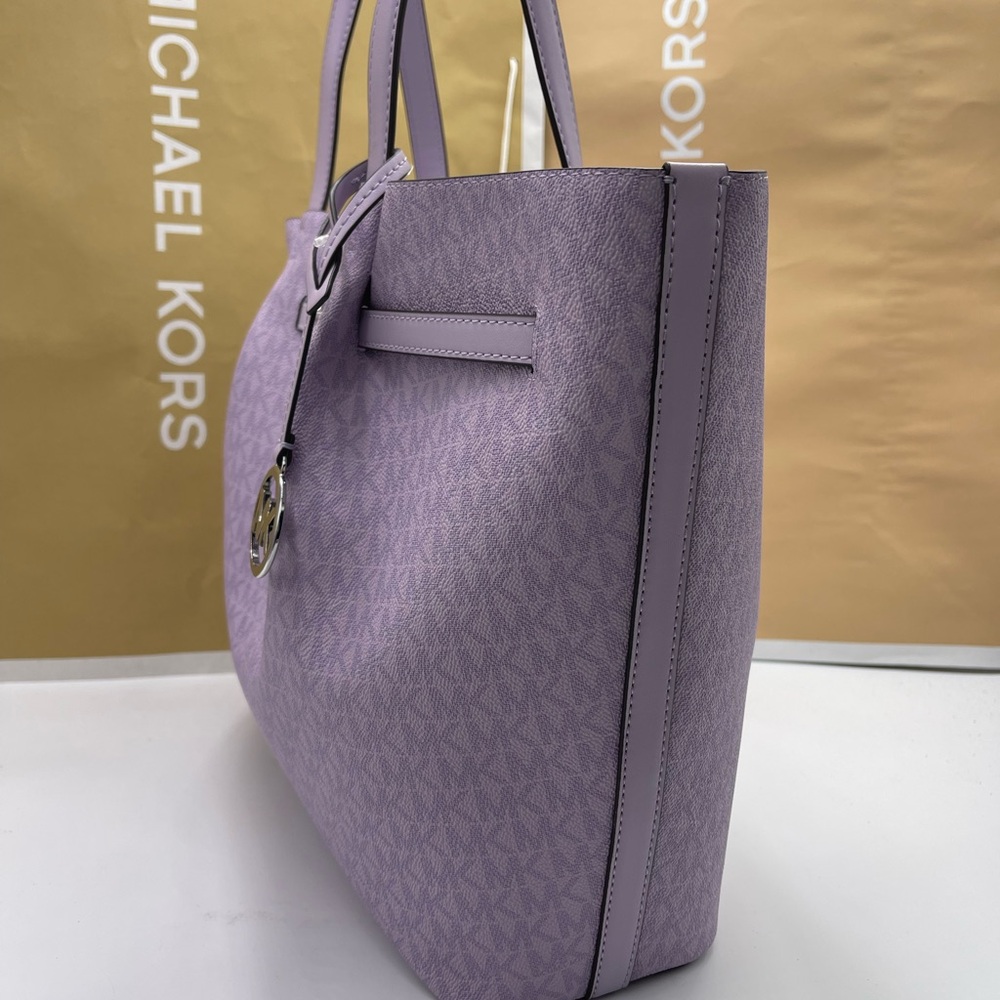 MICHAEL KORS Carson Large Signature Logo CZ Shoulder Tote Bag
Light Quartz
NWT - Picture 7 of 16